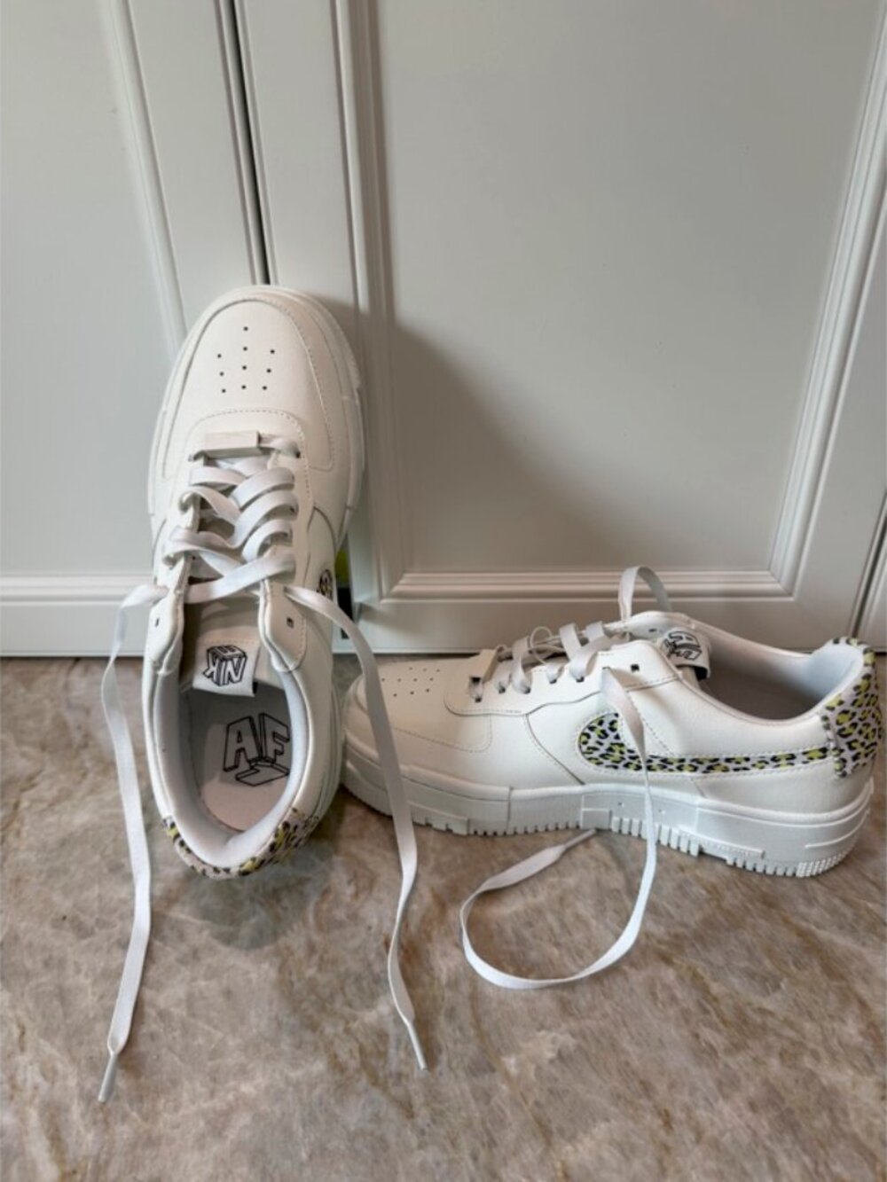 Nike Womens Air Force One Pixel SE Leopard Size 8.5